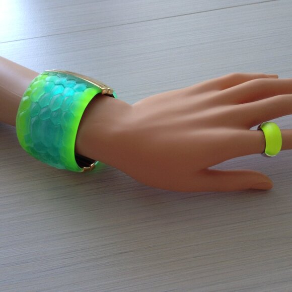 Neon Lucite Bracelet - Picture 12 of 12